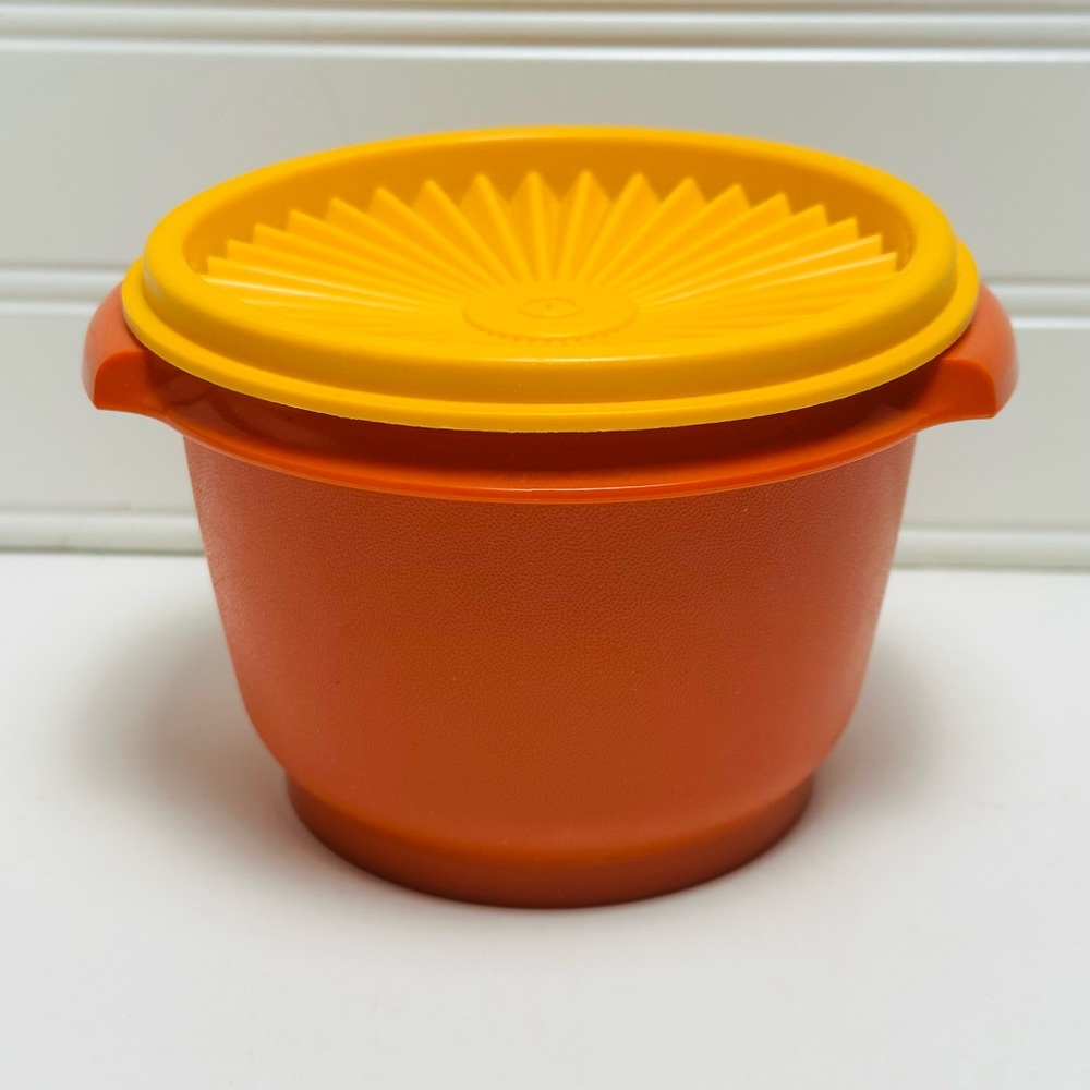 Vintage Tupperware 1970’s Orange Servalier Container #886-23 w/ Marigold Lid